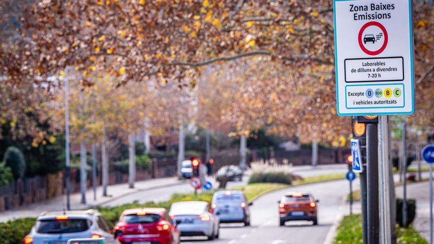 Las ZBE se extienden a cuatro ciudades del área de Barcelona con nuevas moratorias de sanciones para residentes