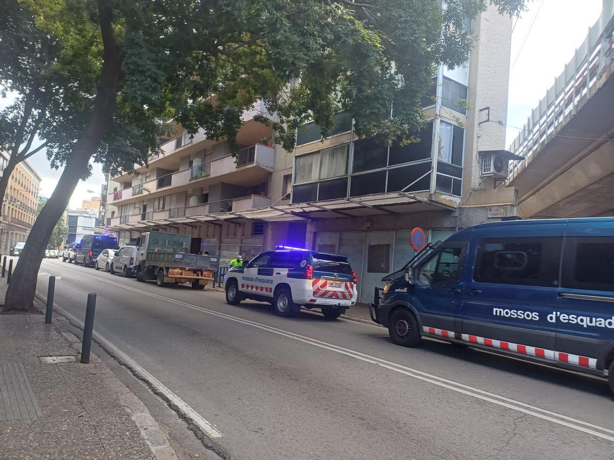 Un dispositiu policial al bloc ocupat de Ferran Puig de Girona, en una imatge d'arxiu.