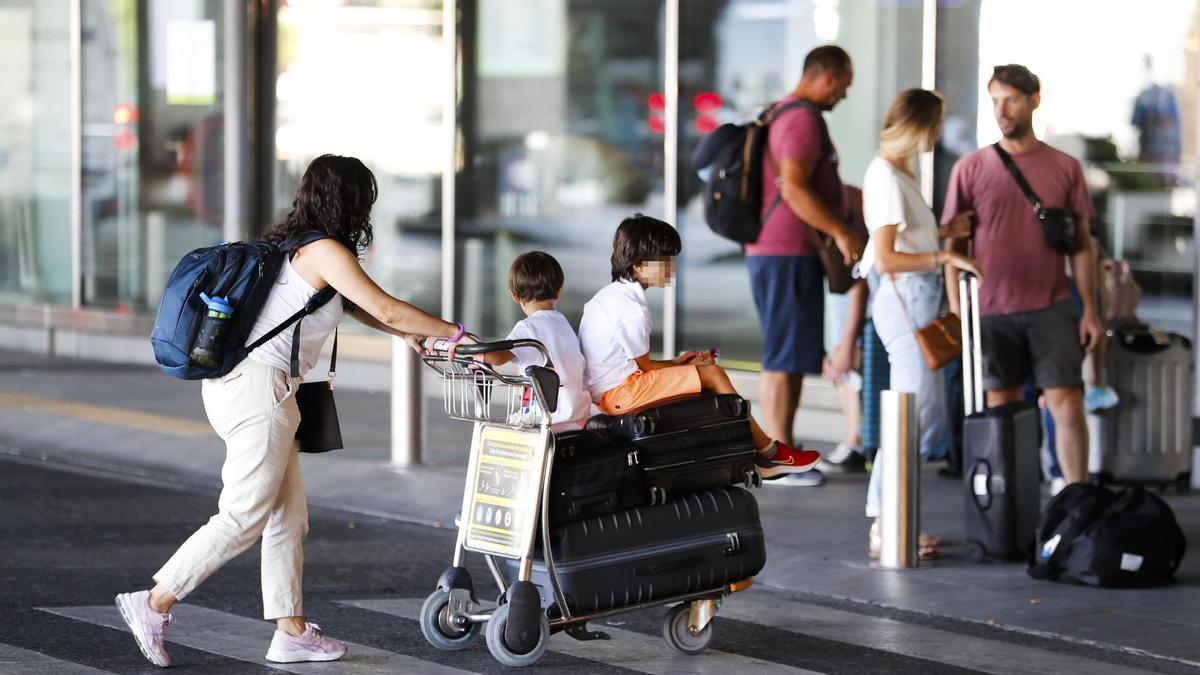 Los aeropuertos recuperan en julio el 92 % del tráfico previo a la pandemia.