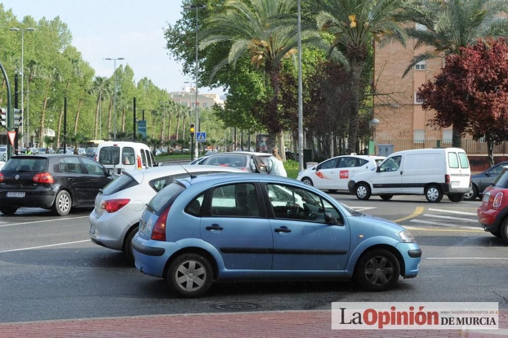 Atascos en Murcia por la protesta de los agricultores en sus tractores