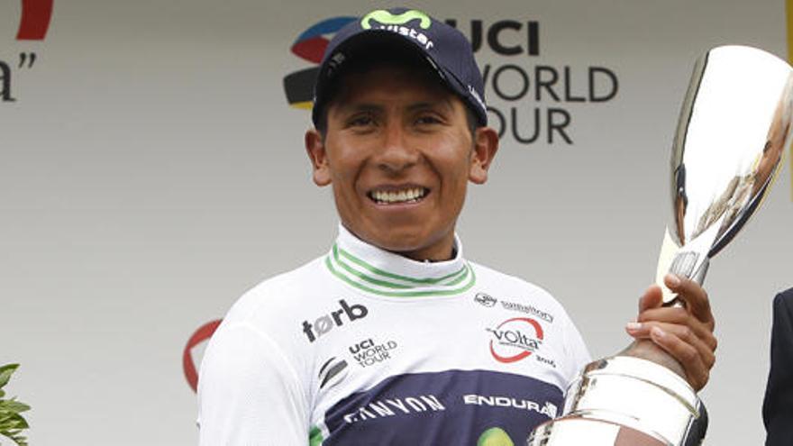 Nairo Quintana en el podio de La Volta.