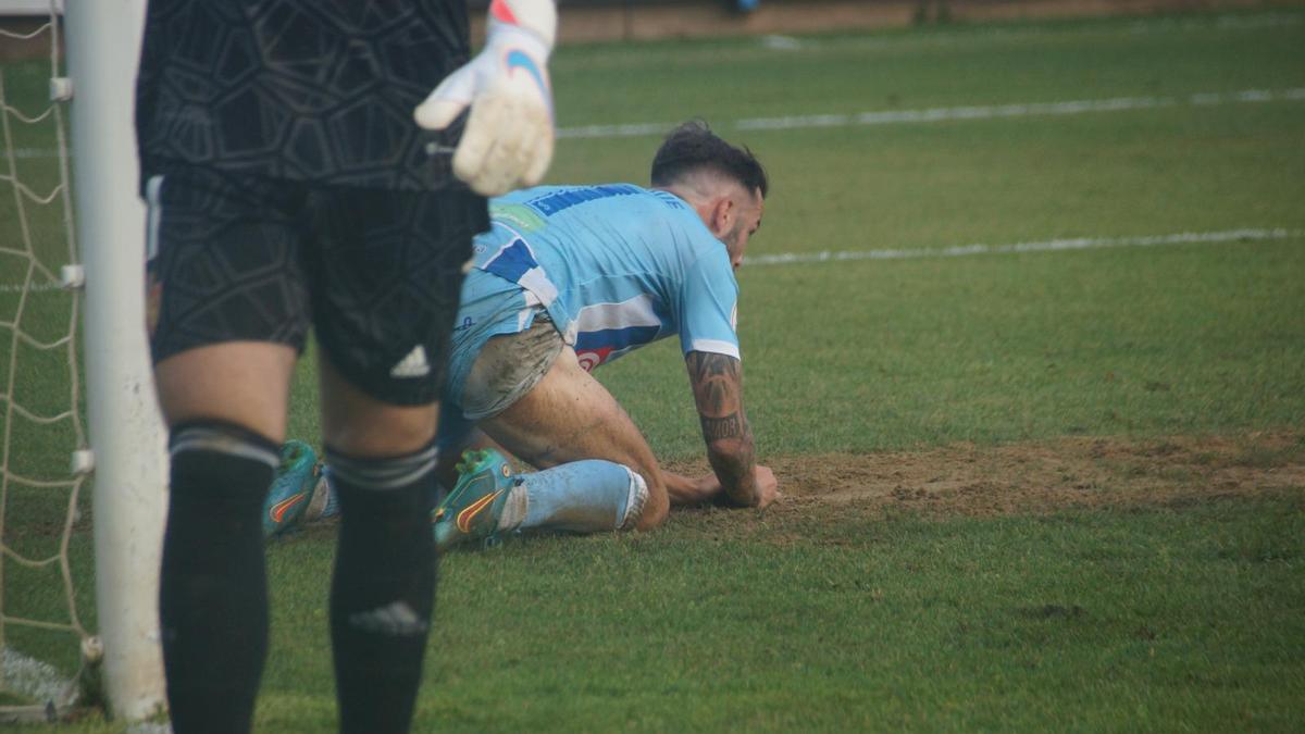 Santi Luque, en el suelo.