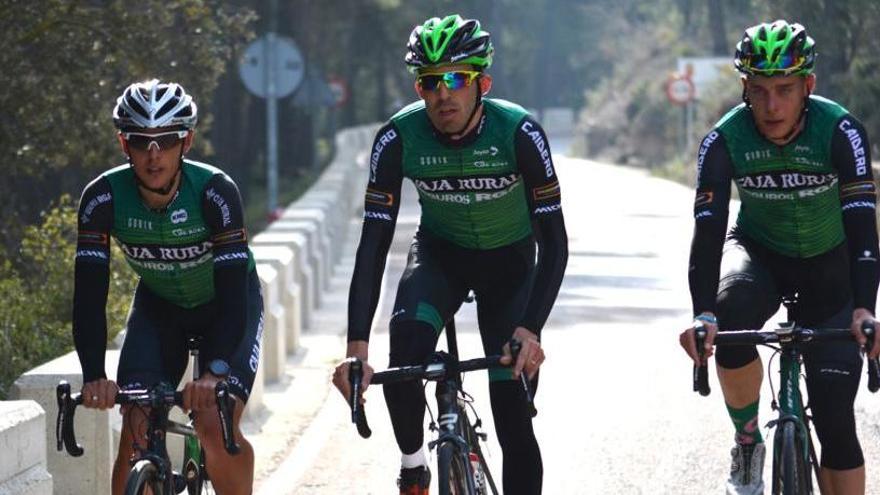 Eusebio Pascual, junto a Antonio Molina, durante un entrenamiento por carreteras alicantinas