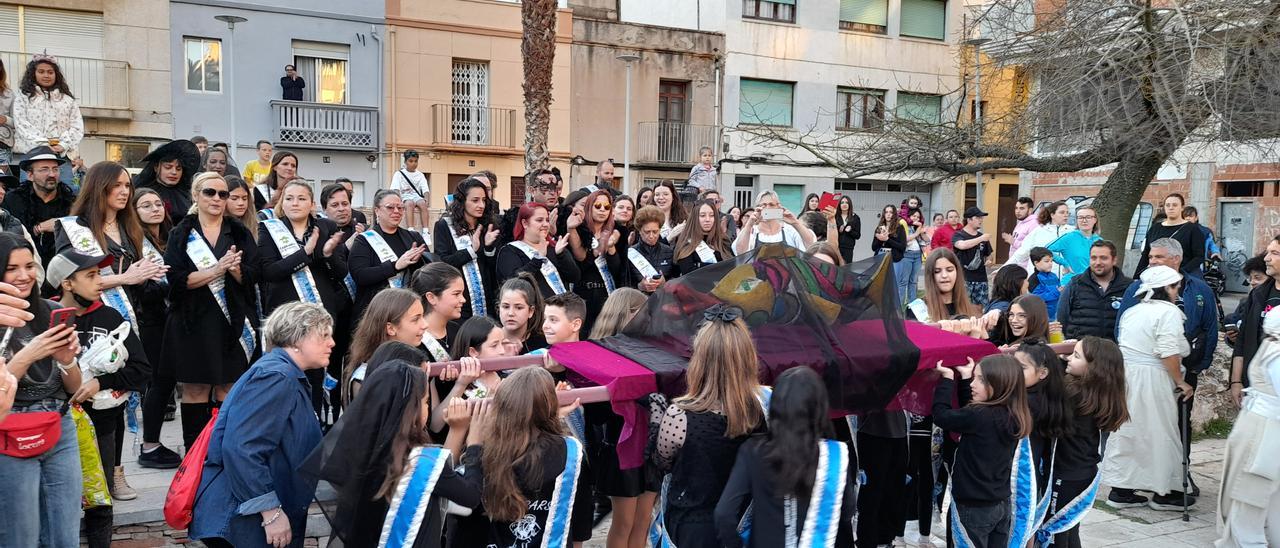 El entierro de la sardina marca el final del Carnaval de Vinaròs.