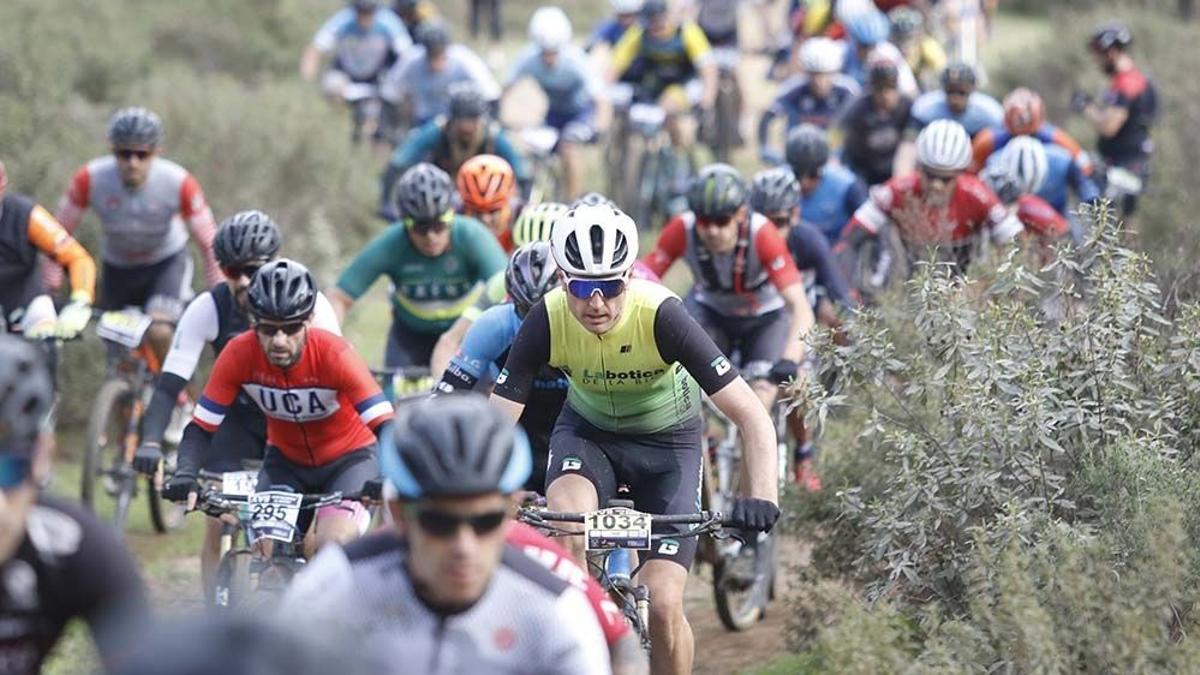 Una escena de la pasada edición de la MTB Guzmán El Bueno.