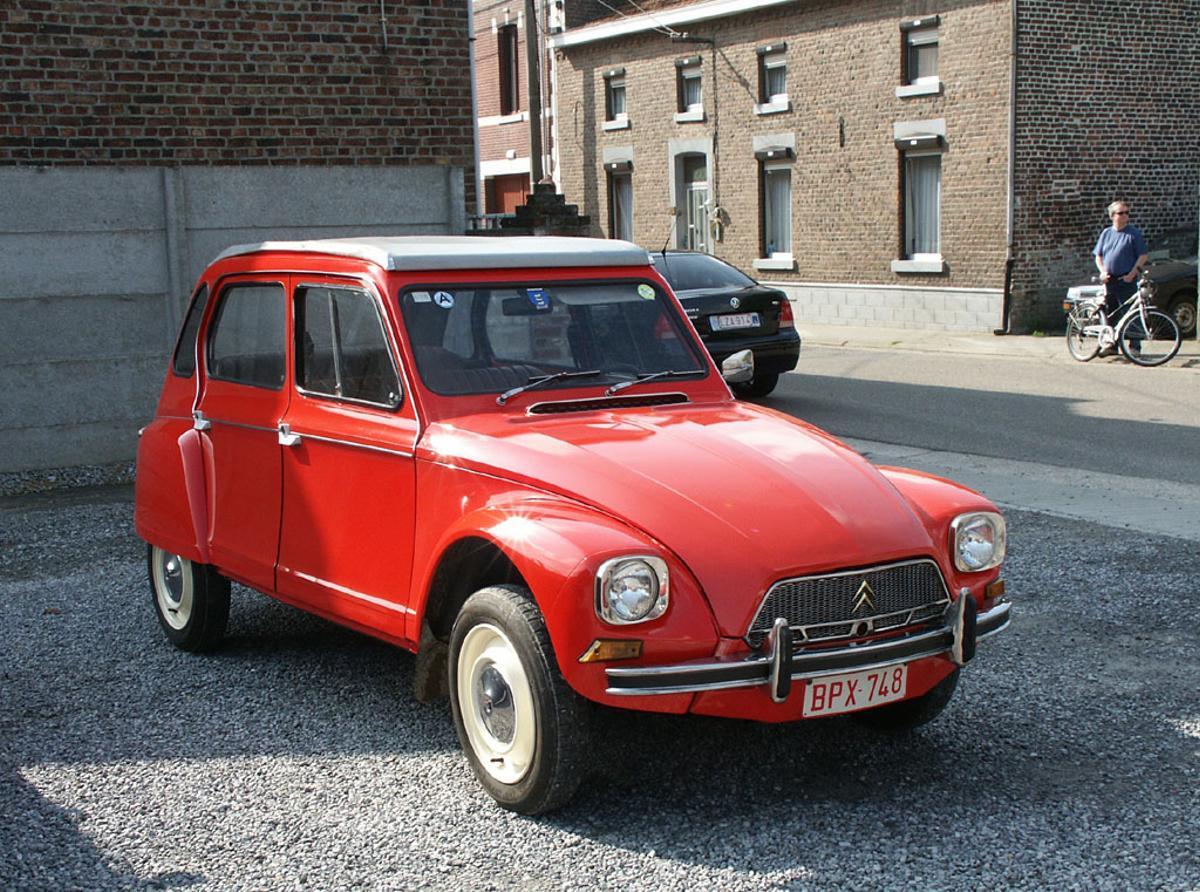 Un Citroën Dyane 6, otro de los históricos de Balaídos.