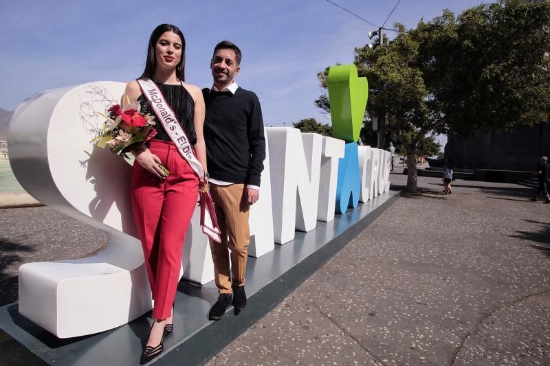 Visita de nuestra candidata a Reina Yudith Miguélez con el diseñador de la fantasía, Daniel Pagés  | 12/02/2020 | Fotógrafo: María Pisaca Gámez