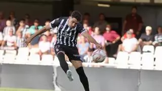 El FC Cartagena propone, domina y enamora, pero tropieza ante el Nástic