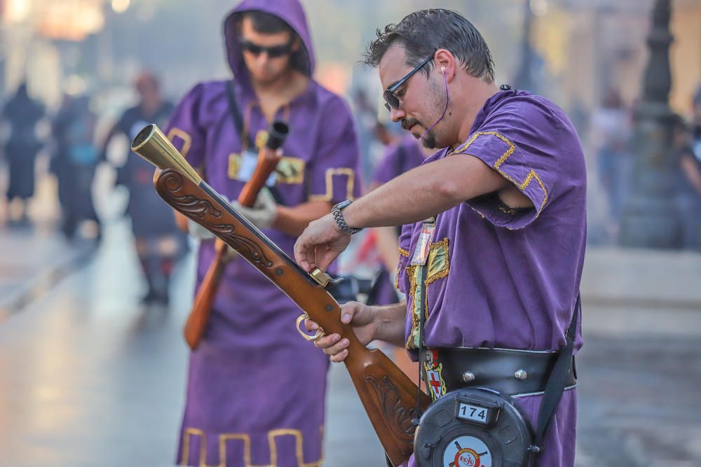 Más cara, pero a tiempo, ha llegado la pólvora para protagonizar la guerrilla de arcabucería de las fiestas de Sant Jaume de Guardamar