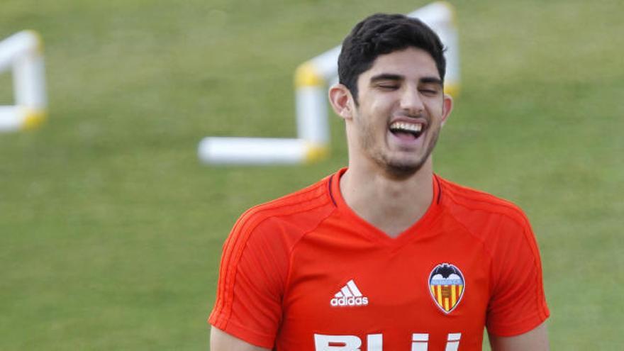 El extremo del Valencia CF, Gonçalo Guedes, se ha adaptado rápido al club y la ciudad y ha entrado con buen pie en el equipo.