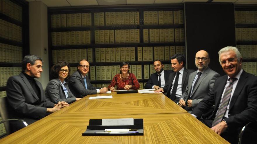 Treinta entidades se suman a un acuerdo para reestructurar la deuda de la SGR valenciana