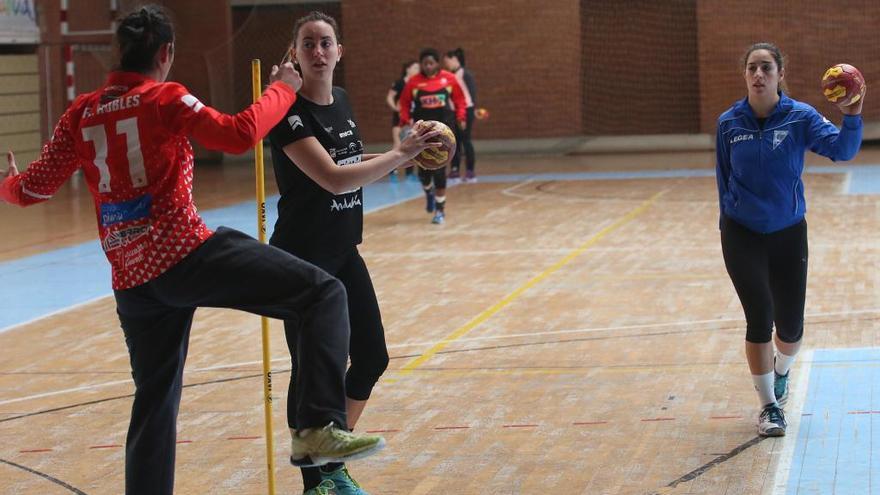 Imagen de un entrenamiento en el Pabellón Nuevo de Carranque