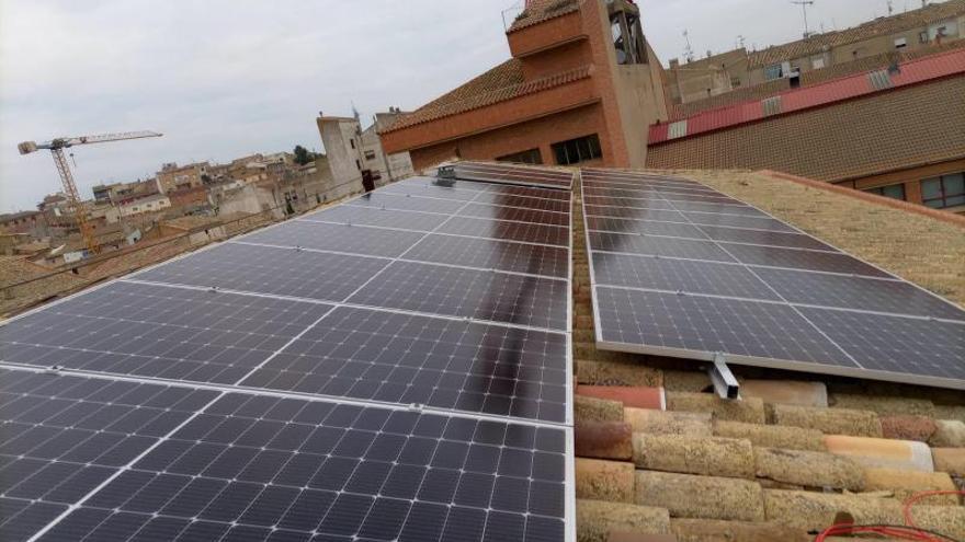 Paneles solares instalados por el ayuntamiento ejeano en la casa consistorial. | AYUNTAMIENTO DE EJEA