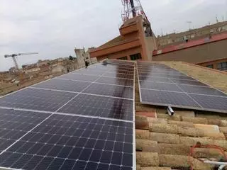 Ejea instala 44 paneles solares de autoconsumo