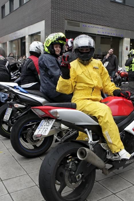 "Motocomadres". Un grupo de moteras celebra las Comadres en una ruta de moto