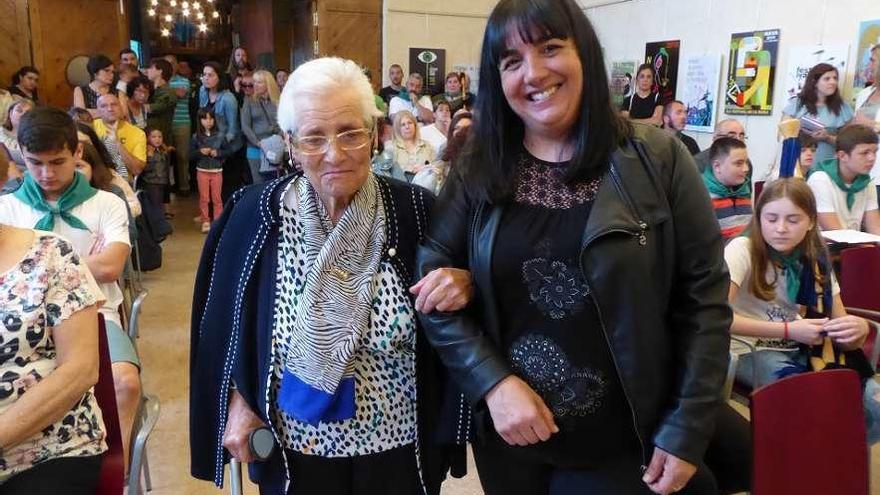 Irene Sierra y Eva Tejedor, en el Museo de la Sidra de Nava.