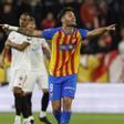 SEVILLA, 21/03/2026.-El delantero del Valencia Hugo Duro celebra su gol contra el Sevilla, durante el partido de la jornada 29 de LaLiga EA Sports entre Sevilla y Valencia, este sábado en el estadio Sánchez- Pizjuán en Sevilla.-EFE/ Julio Muñoz