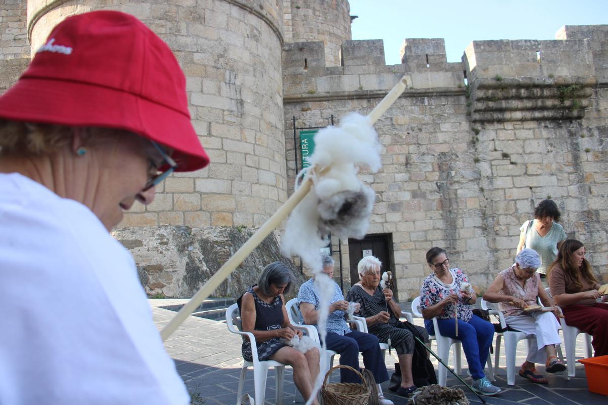 GALERÍA | Tejedoras en el Castillo de Puebla