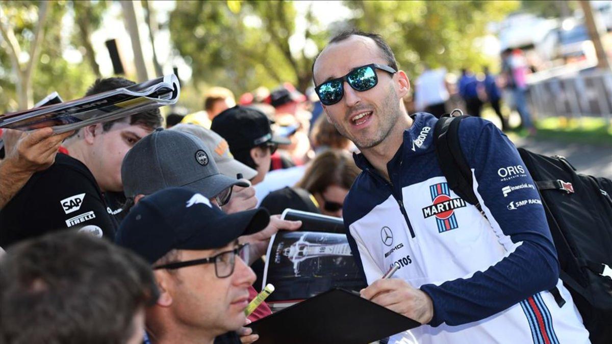 Robert Kubica, firmando autógrafos