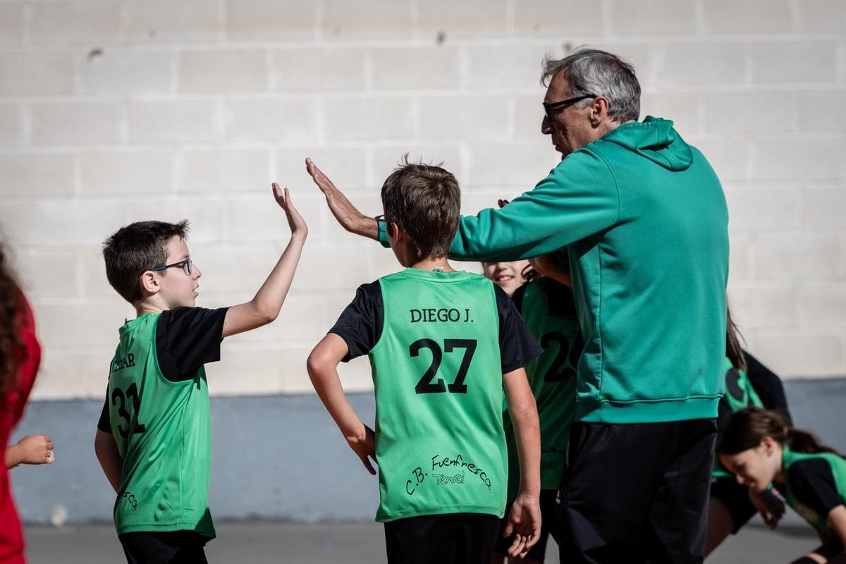 En imágenes | La emoción del baloncesto escolar se vive al máximo en el torneo del Colegio Doctor Azúa