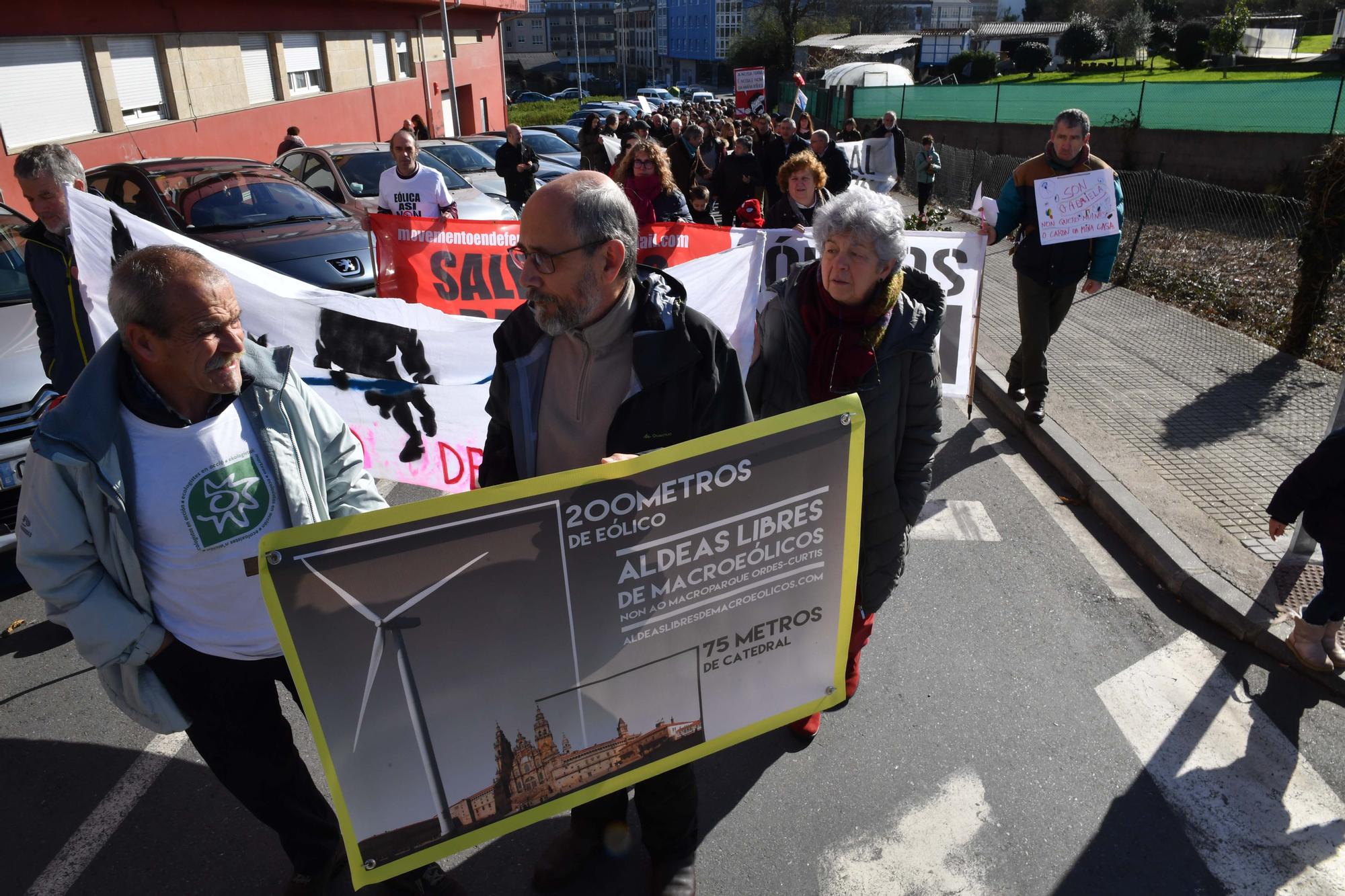 Marcha el Carral contra la "invasión eólica"