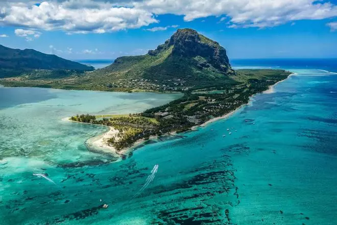 Mauricio, uno de los destinos más completos para viajar en pareja que junta playas infinitas con pasado colonial