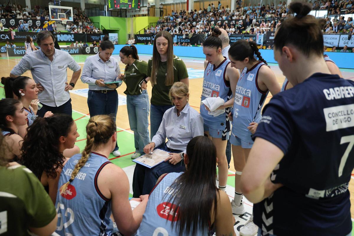 El Celta Zorka celebra su ascenso a la élite del baloncesto