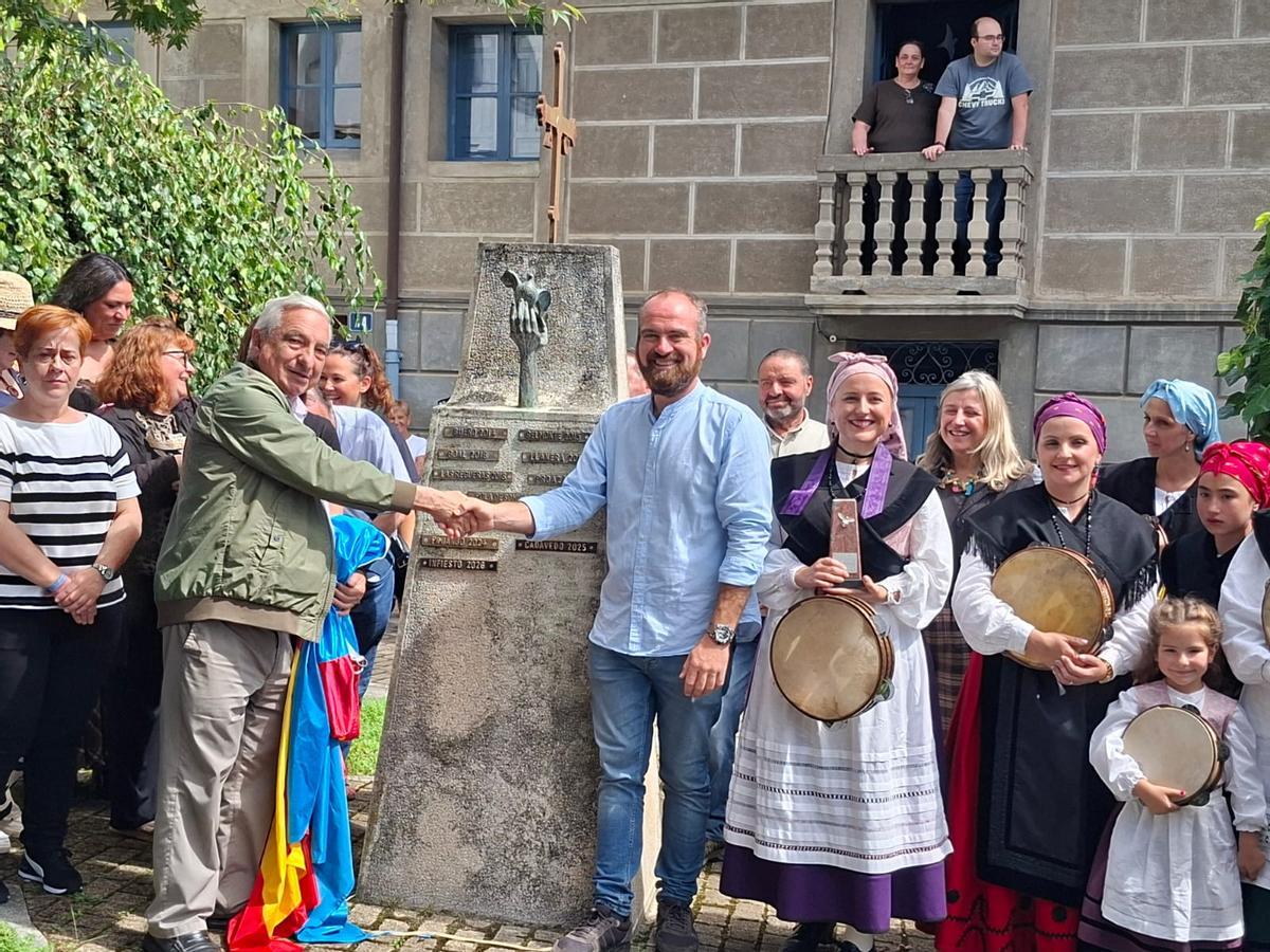 En imágenes: Navelgas celebra el XLIV Día de los Pueblos con un hermanamiento con Infiesto En imágenes: Navelgas celebra el XLIV Día de los Pueblos con un hermanamiento con Infiesto