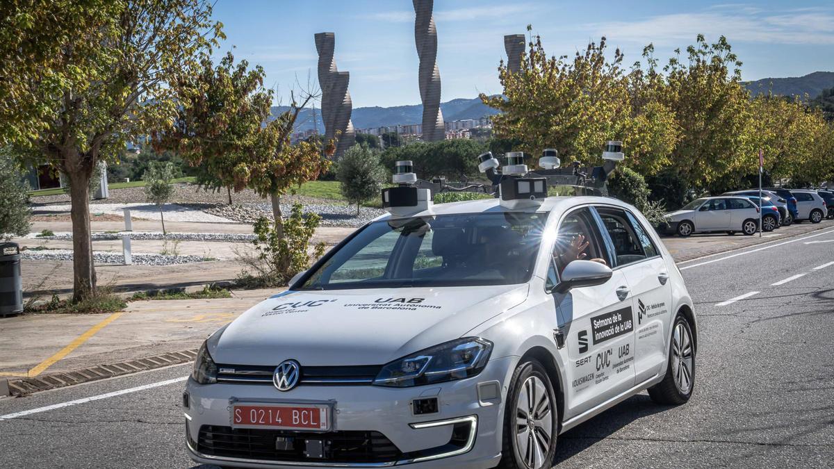 La UAB presenta un nuevo coche autónomo entrenado en un campus virtual