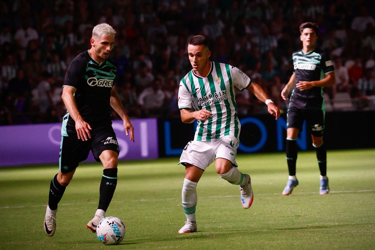 Lance del Córdoba CF-Real Betis de la pasada edición del Trofeo Puertas de Córdoba, en El Arcángel.