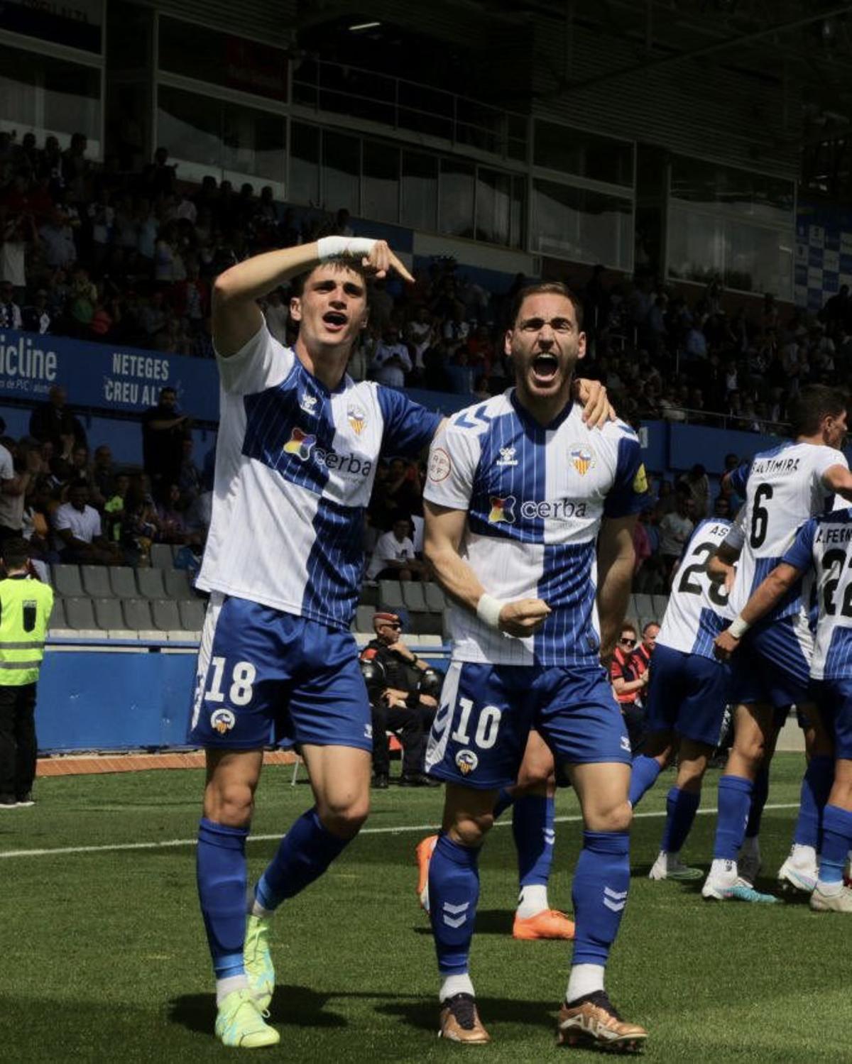 Cristian Herrera celebra su último gol con el Sabadell