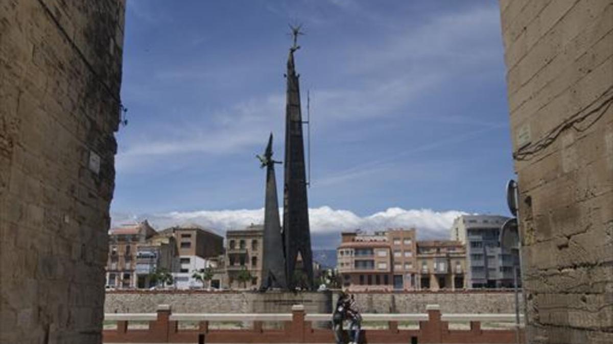 El monumento franquista del Ebre, en Tortosa, inaugurado en 1966.