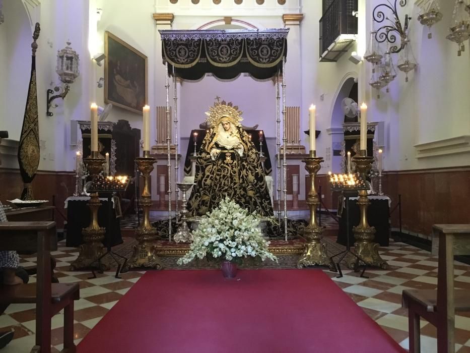 Besamanos de la Virgen de la Soledad, de la cofradía del Sepulcro