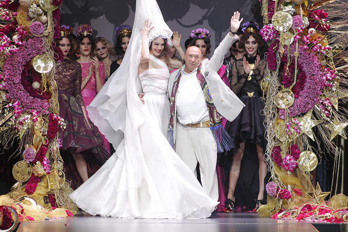 Francis Montesinos al finalizar un desfile.