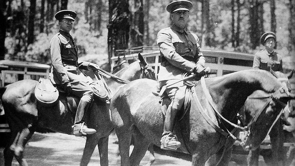Franco llega a Las Raíces para reunirse con los mandos militares de Canarias el 17 de junio de 1936.