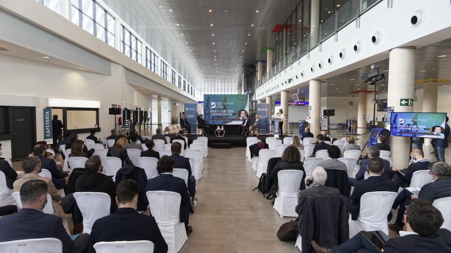 Las aerolíneas que trabajan en el aeropuerto de Castellón detectan una remontada de su actividad