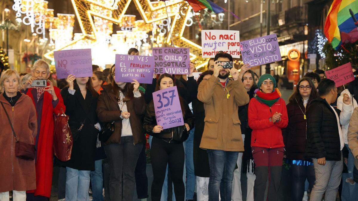 Manifestación con motivo del Día Internacional contra la Violencia de Género en Vigo.