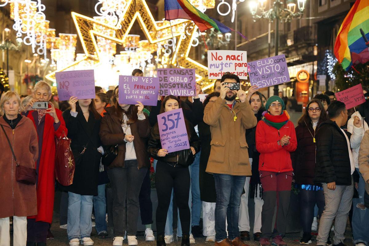 Manifestación con motivo del Día Internacional contra la Violencia de Género en Vigo.