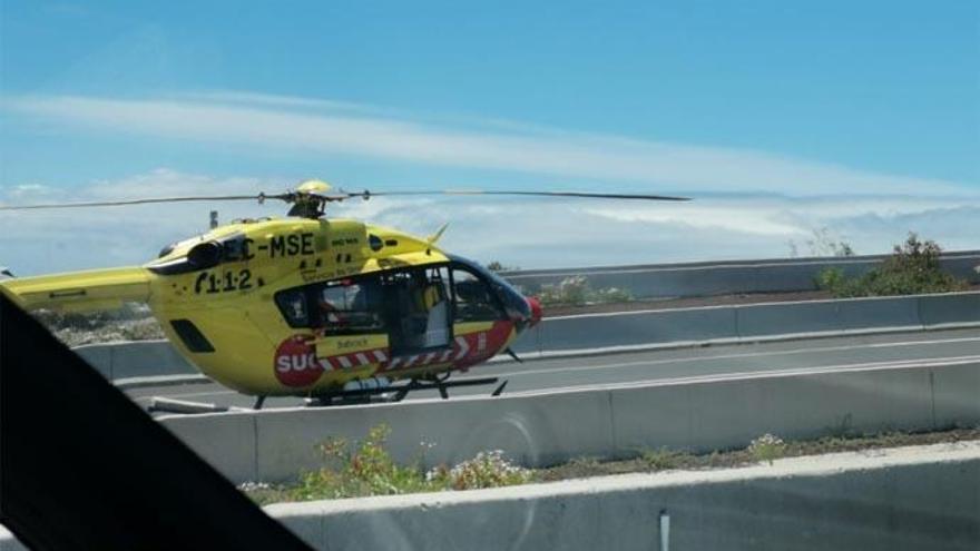 Grave accidente en la TF-1 tras la colisión frontal entre un coche y un camión