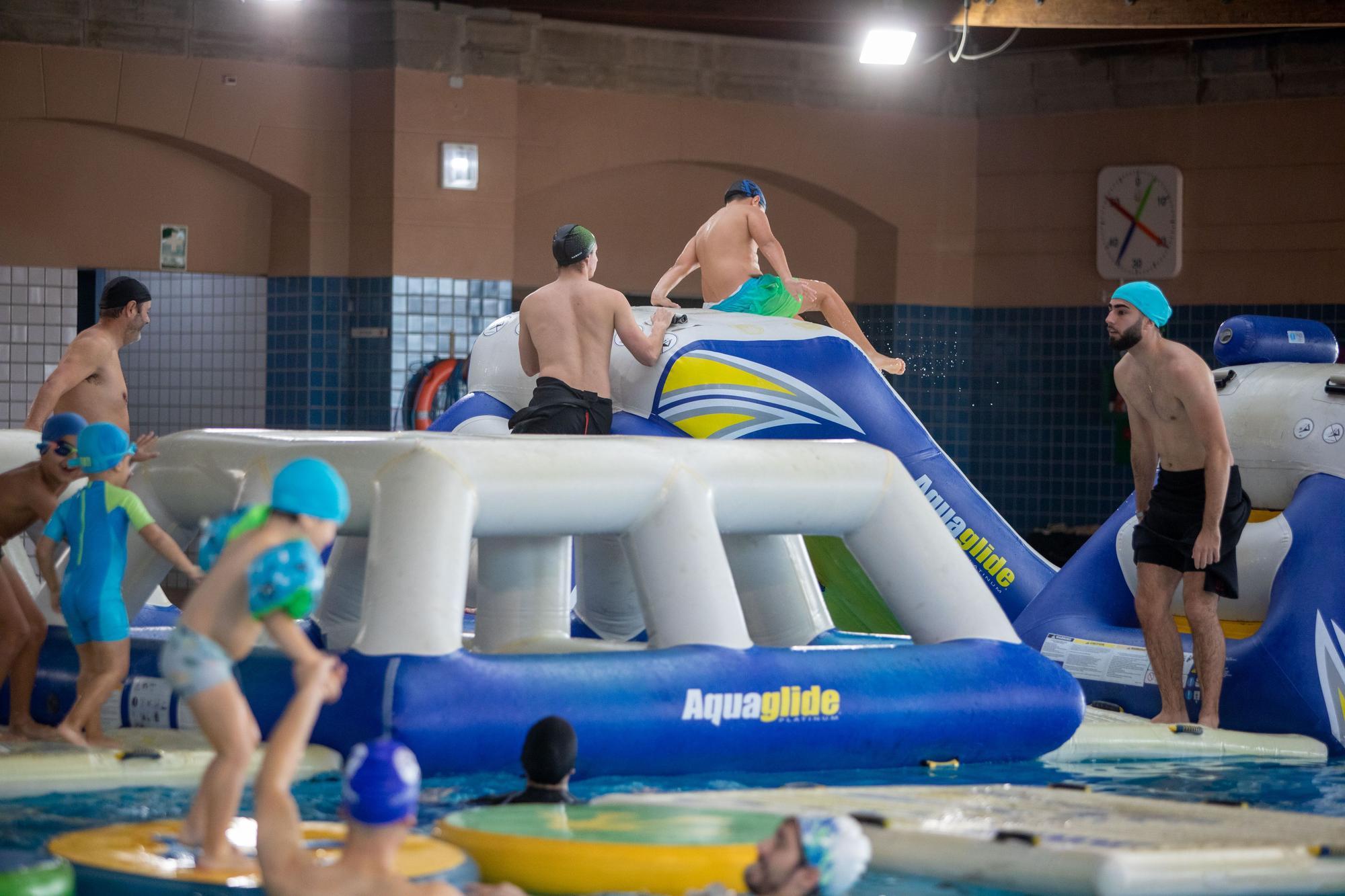 Fiesta Acuática en el Polideportivo Germans Escalas de Palma