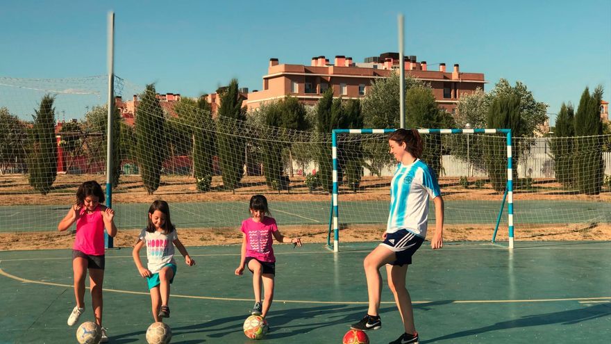 Sevilla tendrá la primera escuela de fútbol femenina que une deporte, idiomas y liderazgo