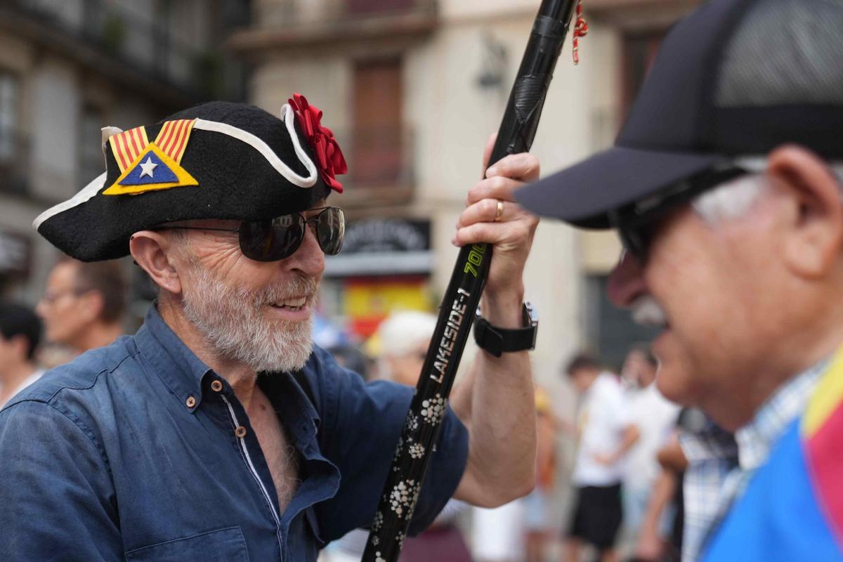 Les imatges de la protesta contra la visita de Felip VI pels premis Princesa de Girona