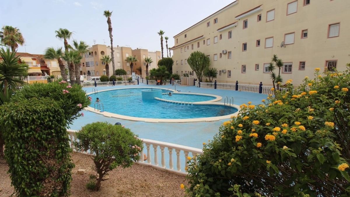 Bajos con piscina y terraza a la venta desde 29.000 euros