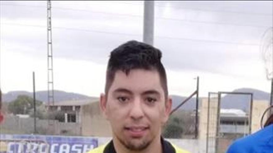 Pedro Hernández, un árbitro extremeño al volante