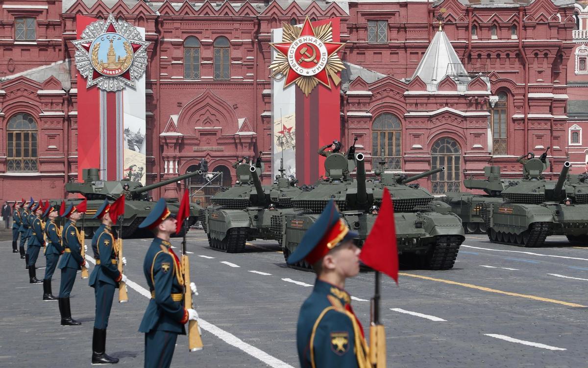 Putin preside en Moscú el desfile militar por el aniversario de la victoria frente a los nazis