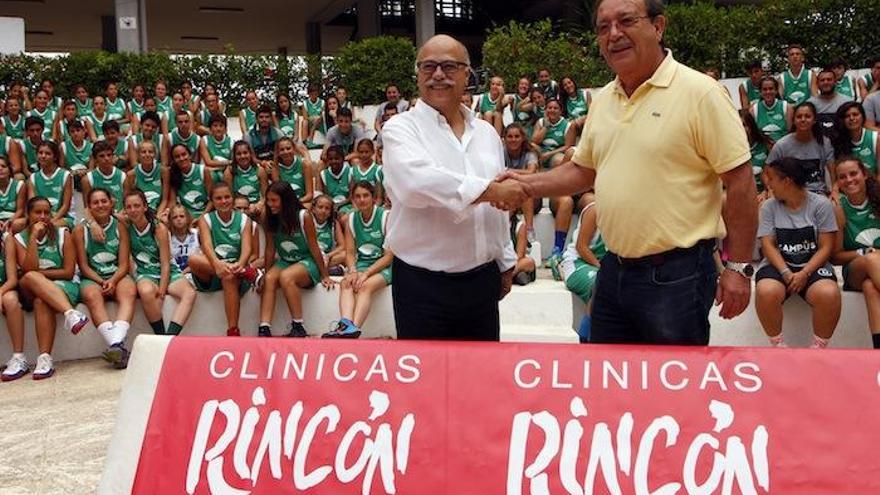 El acuerdo entre Eduardo García y Manolo Rincón se selló en el campus Unicaja, con más de 300 niños.