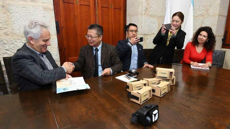Recepción del alcalde a la delegación asiática. // Gustavo Santos