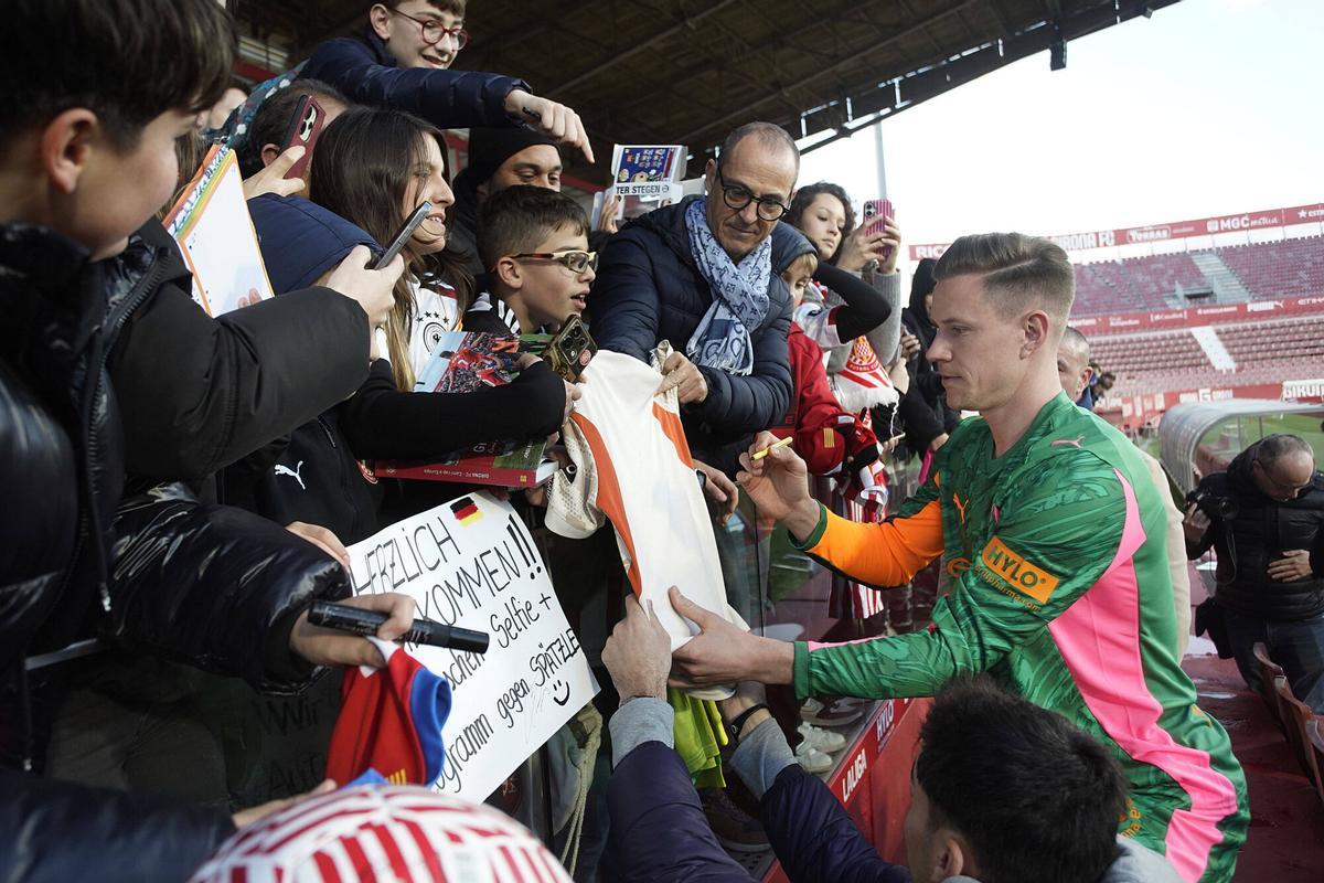 Girona Montilivi presentació Ter Stegen a l'estadi amb aficionats