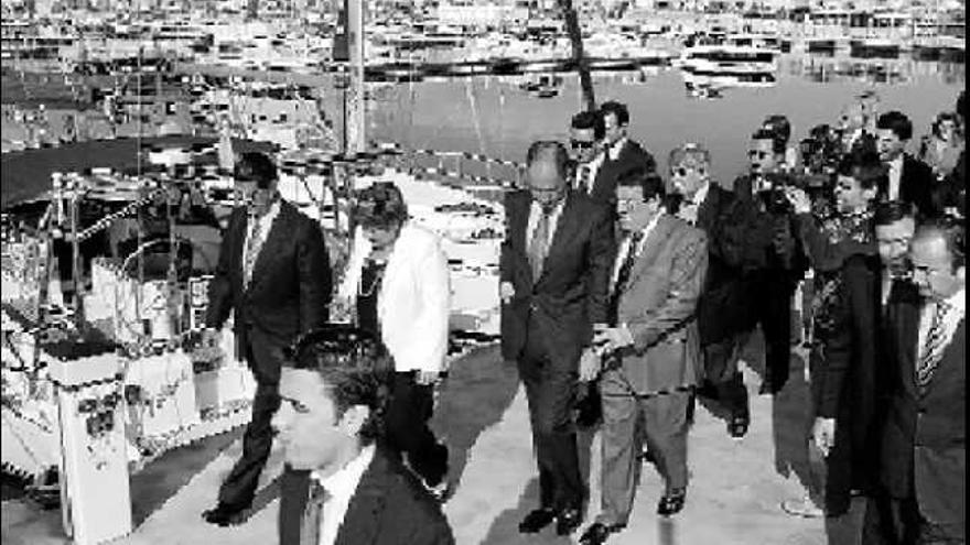 Visita de autoridades al nuevo puerto deportivo de Torrevieja, en una imagen de ayer