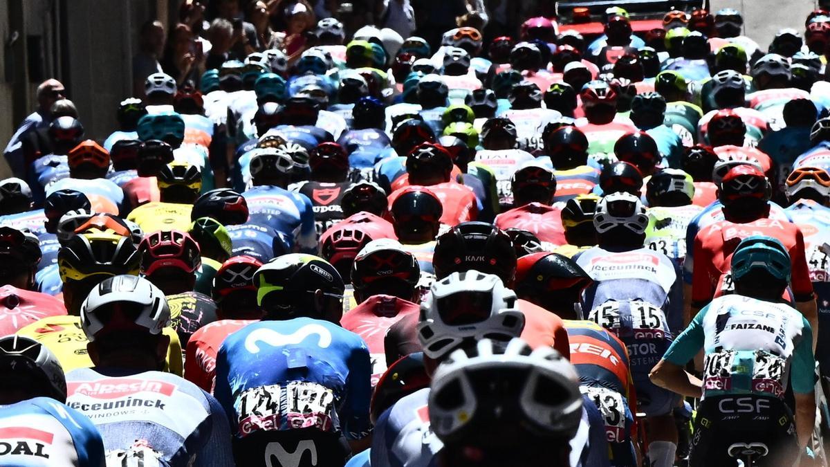 El pelotrón del Giro de Italia, durante la etapa 8.